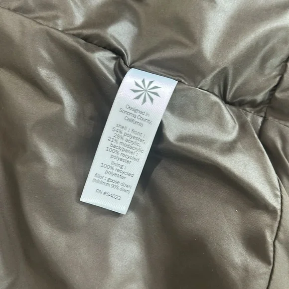 Athleta Responsible Down Tundra Sherpa Puffer Vest Womens Size Medium - Picture 12 of 14